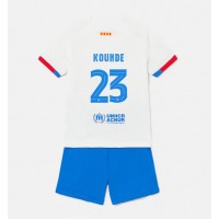Otroški Nogometni dresi Barcelona Jules Kounde #23 Gostujoči 2023-24 Kratek Rokav (+ Kratke hlače)